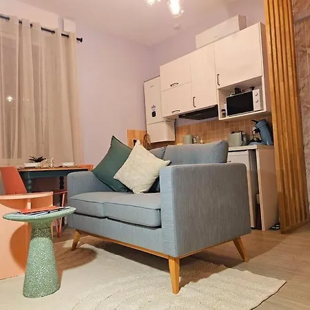 Le Pastel Yourhosthelper *