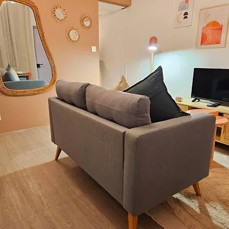 Le Pastel Yourhosthelper