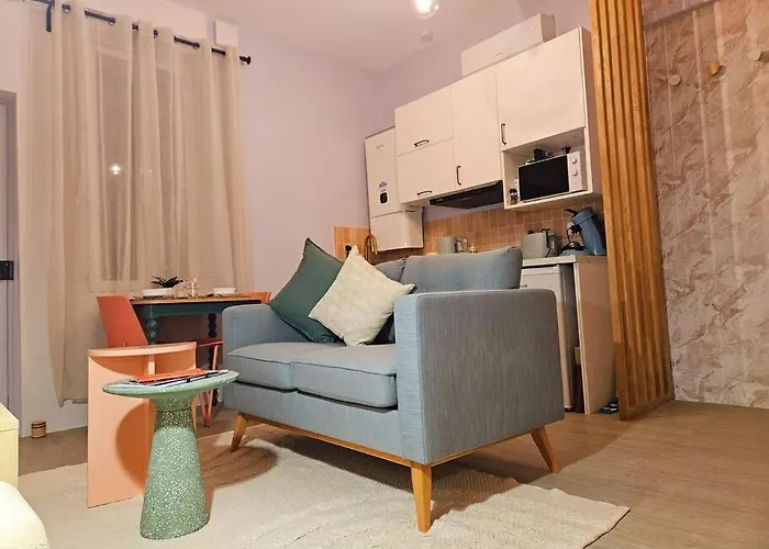 Le Pastel Yourhosthelper *