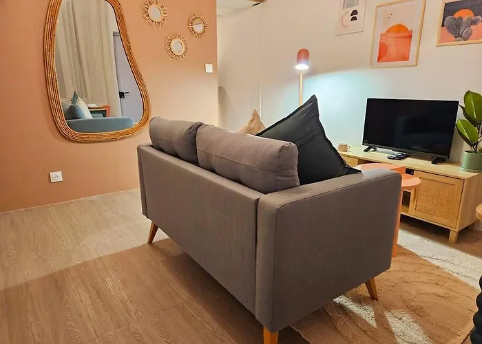 Le Pastel Yourhosthelper